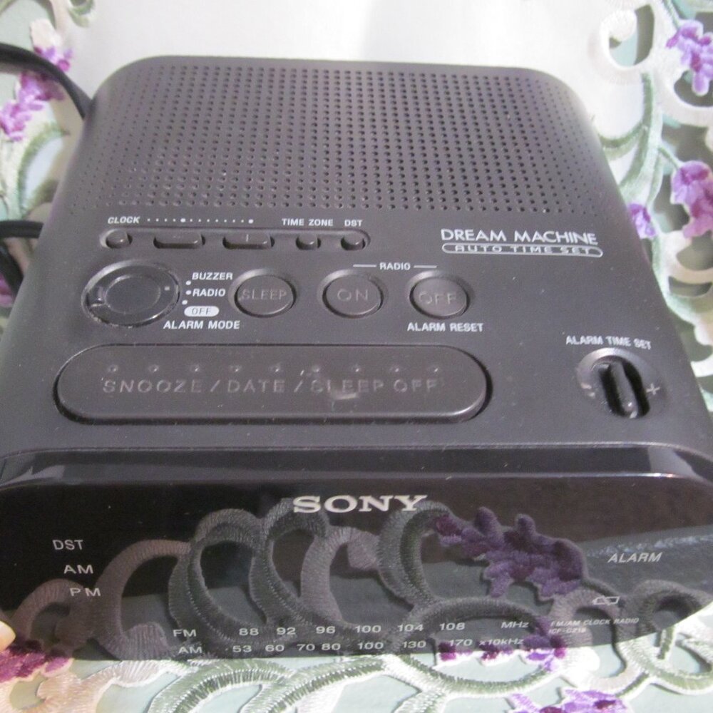 Sony ICF-C218 FM/AM Clock Radio Dream Machine w/ Auto Time Set Tested & Working